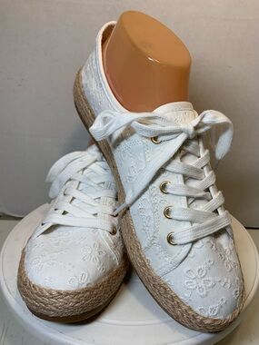 Tommy Bahama White Lace Eyelet Jute Trim Size 8.5 Woman Sneakers.           3747